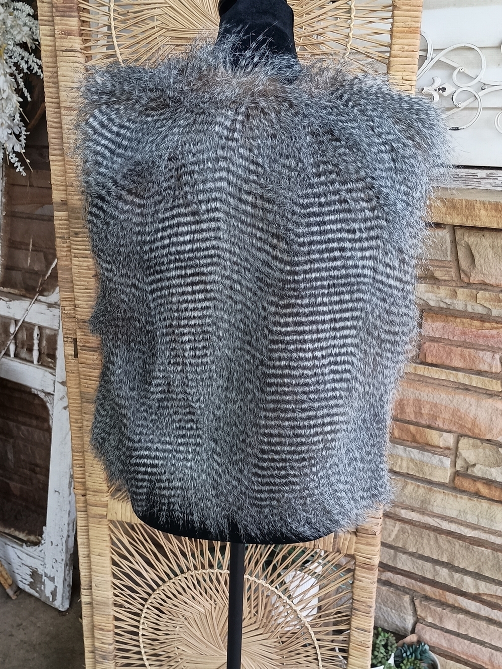 Buttons Gray Faux Fur Vest_M - Picture 6 of 6